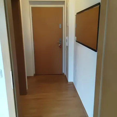 Appartamento Studioapartment Hostivar With Terrace And Private Parking Praga