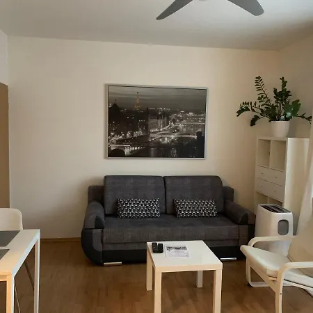 Studioapartment Hostivar With Terrace And Private Parking Appartement *